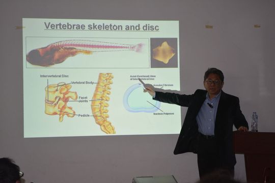 美国马里兰大学杜少军博士应邀到我校讲学并受聘我校讲座教授